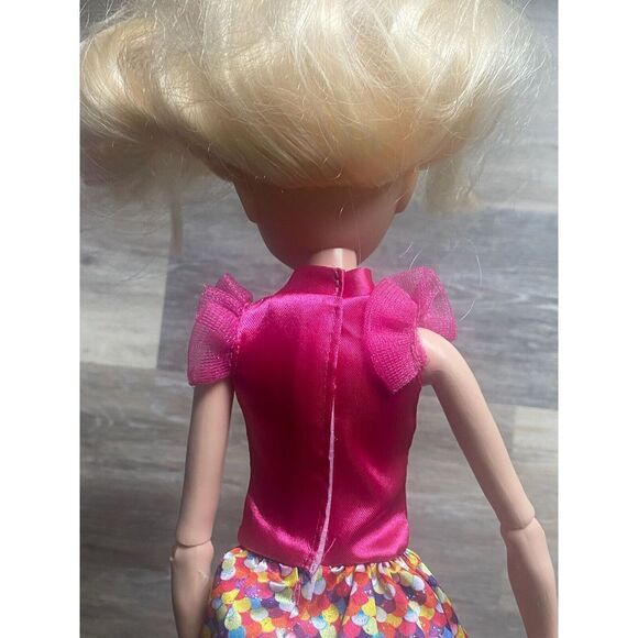 JoJo Siwa Articulated Doll 16 " - dressed - Picture 4 of 4